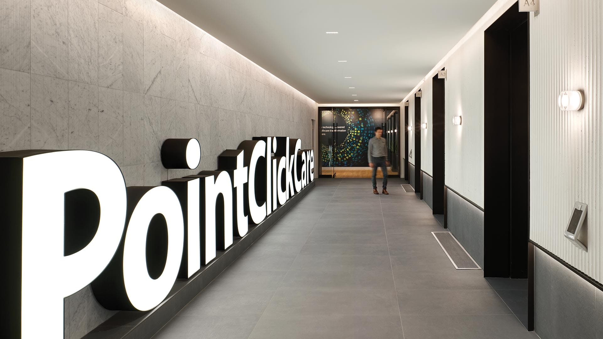 photo-gallery-commercial-office-pointclickcare-offices-01
