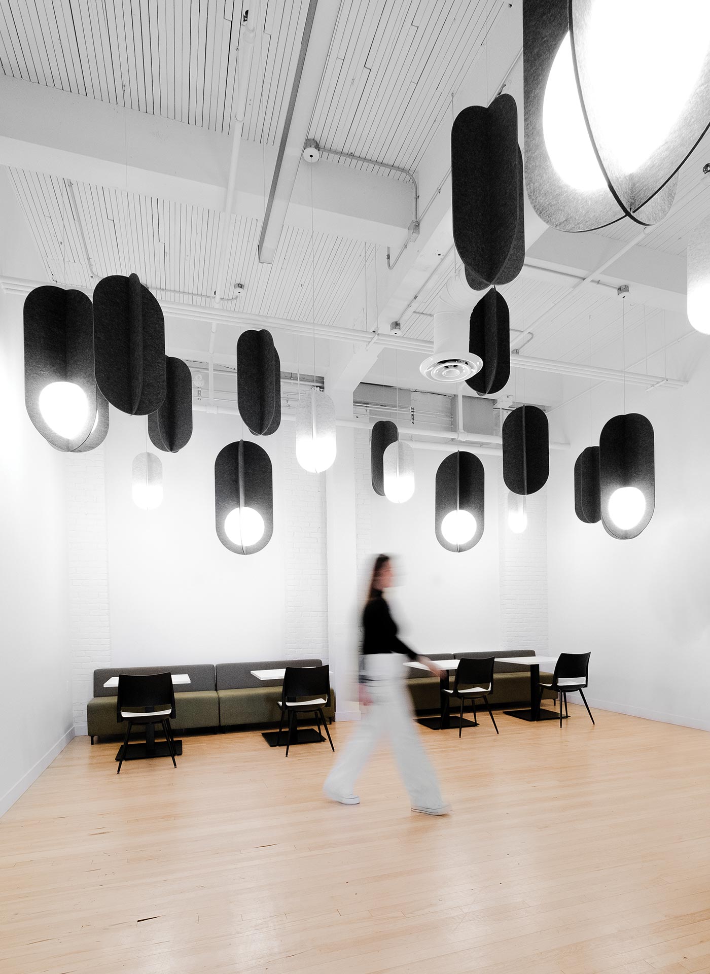 photo-gallery-commercial-office-st-denis-thompson-02