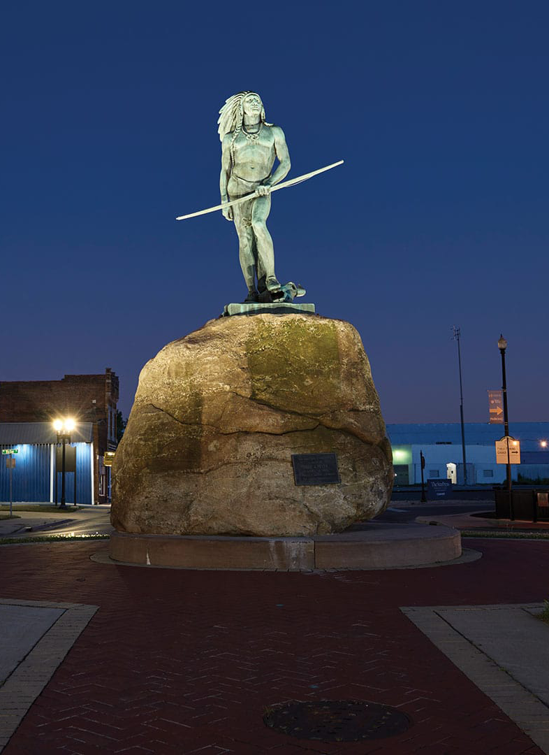 photo-gallery-outdoor-the-passing-of-the-buffalo-statue-and-roundabout-03