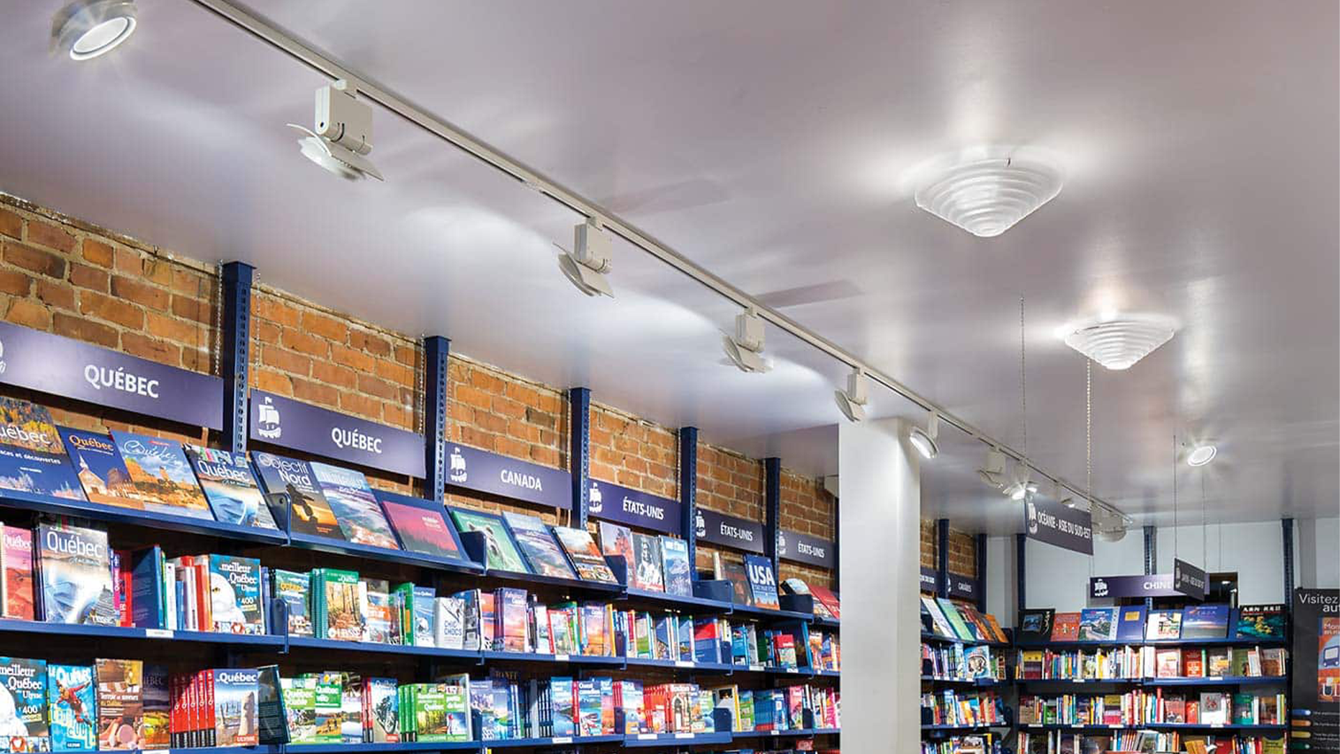 photo-gallery-retail-ulysses-travel-bookstore-plateau-02