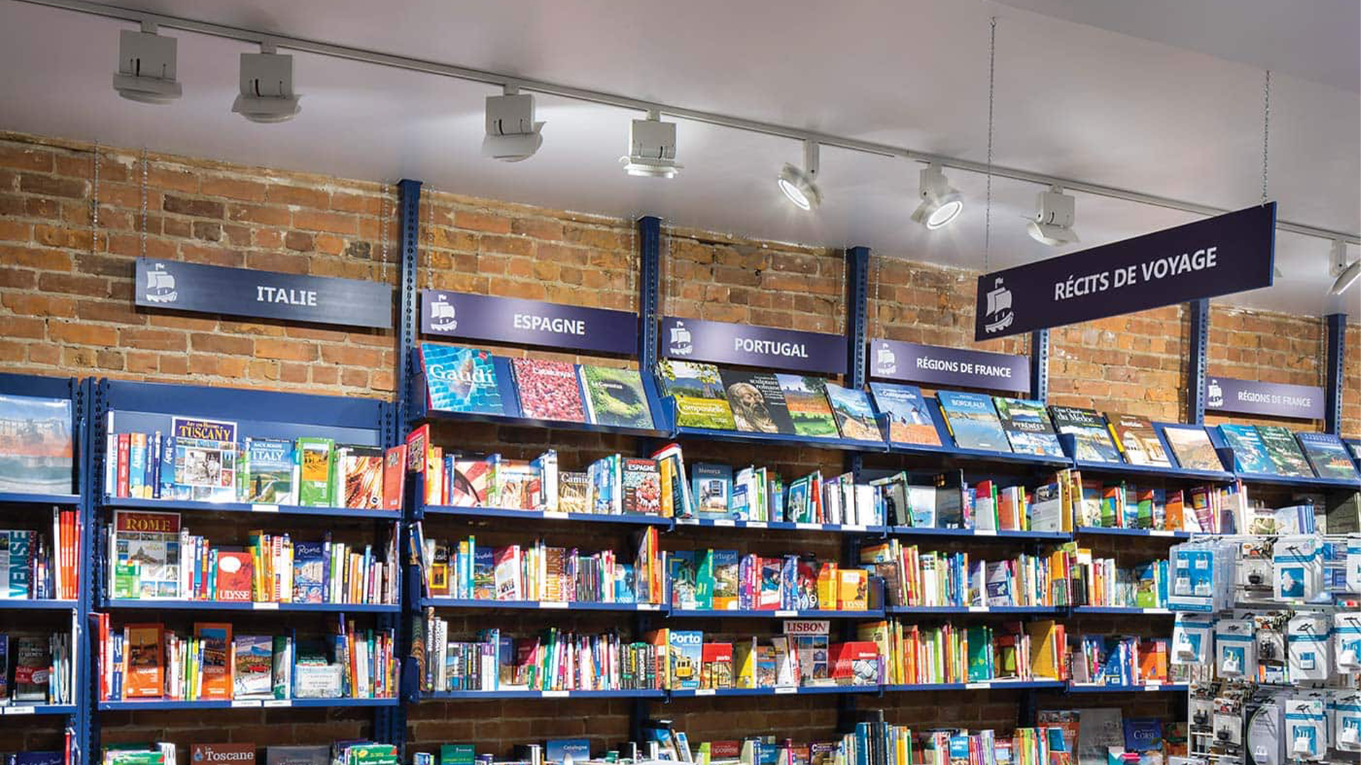 photo-gallery-retail-ulysses-travel-bookstore-plateau-03